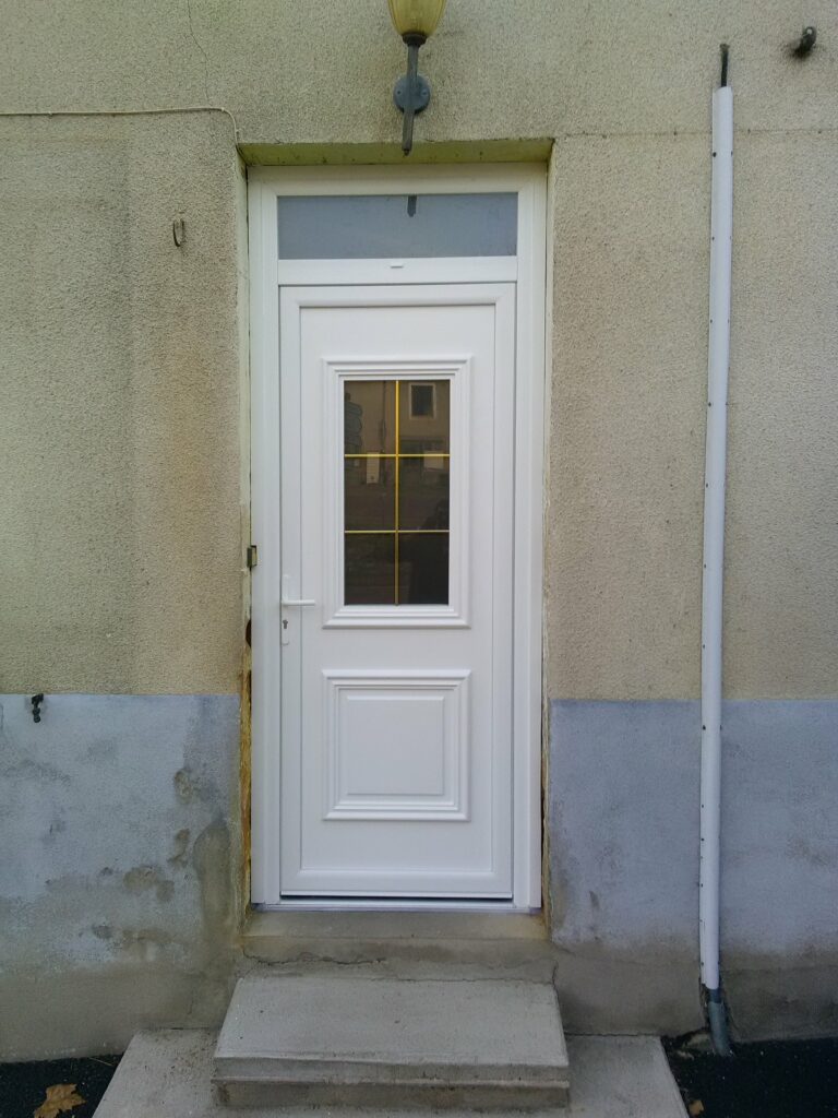 Pose et fabrication porte d'entrée Roanne - Installation de porte d'entrée - Spécialiste porte d'entrée