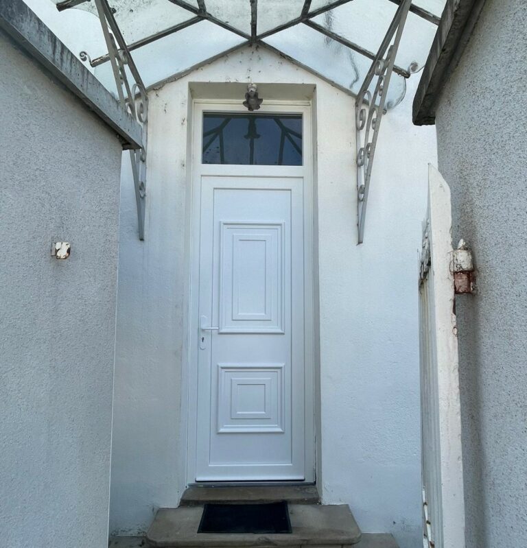 Spécialiste porte d'entrée à Roanne - Fabrication et installation de porte d'entrée Roanne et alentours